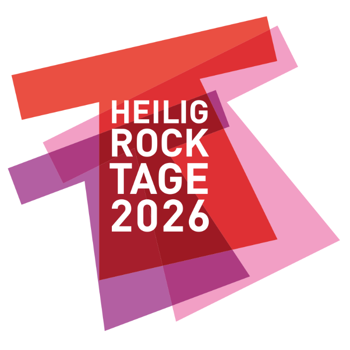Das Bild zeigt das Logo der Heilig Rock Tage 2026: drei stilisierte Gewänder in rot und violett, die übereinander liegen mit dem Schriftzug Heilig Rock Tage 2026