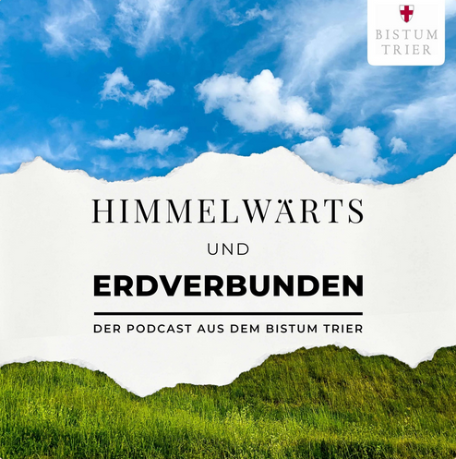 Das Bild zeigt oben einen blauen Himmel und unten eine grüne Landschaft, dazwischen den Text 'Himmelwärts und Erdverbunden' und das Logo des Bistums Trier