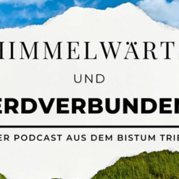 Das Bild zeigt oben einen blauen Himmel und unten eine grüne Landschaft, dazwischen den Text 'Himmelwärts und Erdverbunden' und das Logo des Bistums Trier