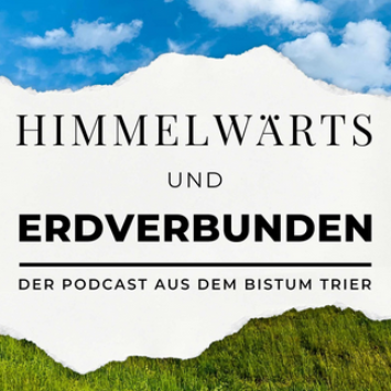 Das Bild zeigt oben einen blauen Himmel und unten eine grüne Landschaft, dazwischen den Text 'Himmelwärts und Erdverbunden' und das Logo des Bistums Trier