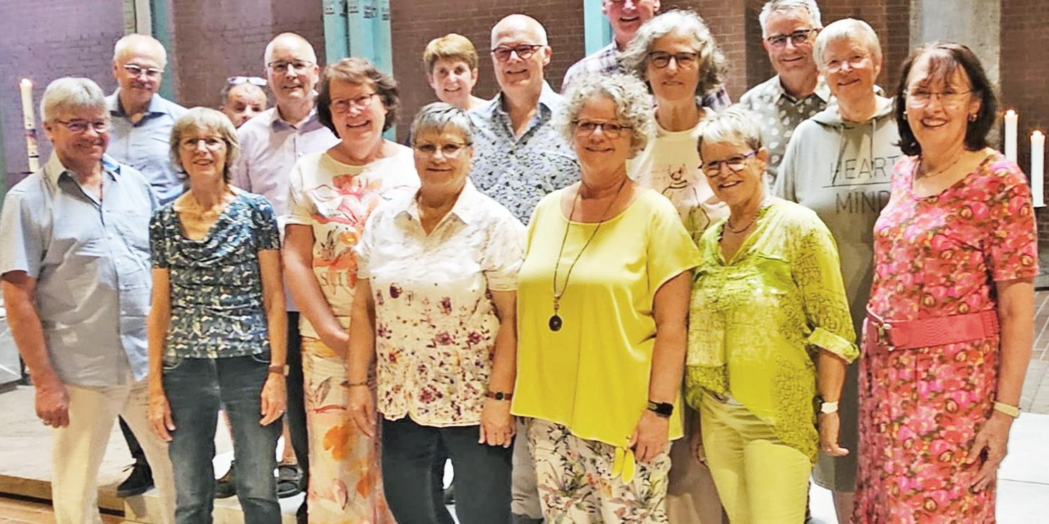 Das Bild zeigt die Mitglieder des Chors Cantamus im Jahr 2025 in der St.-Franziskus-Kirche