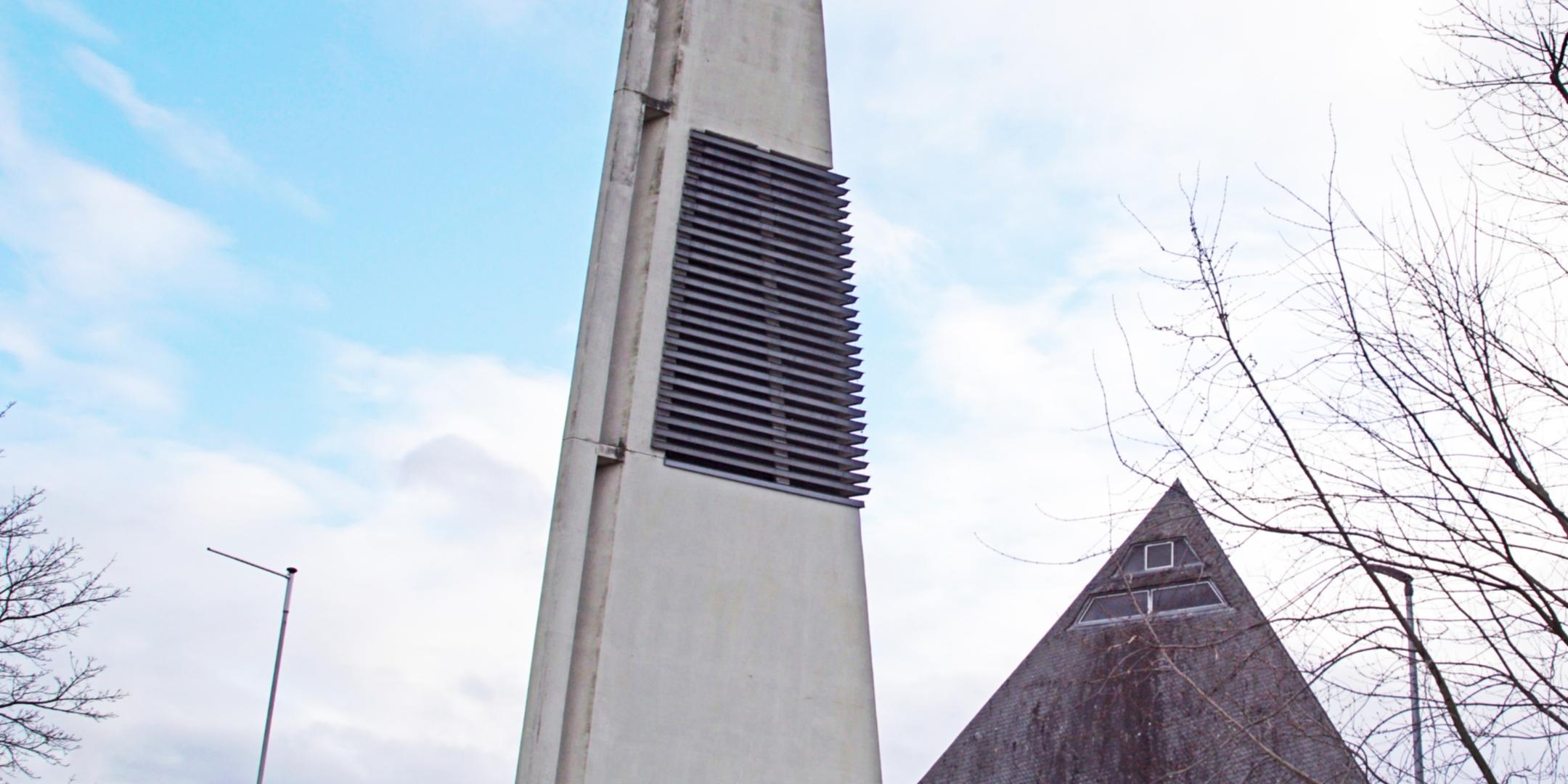 Das Bild zeigt die St.-Wolfgang-Kirche von der Eingangsseite her.